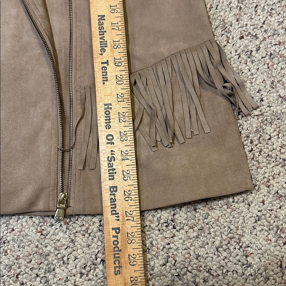 Chico's Suede Fringe Vest Sz 2 - Picture 10 of 11